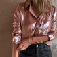 Dameshemd met glanzend metallic lederen knoopsluiting