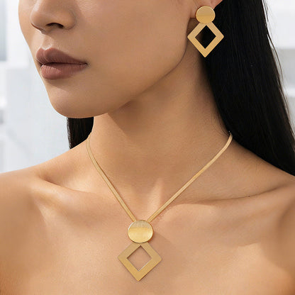 💫 ¡TIEMPO LIMITADO 50% DE DESCUENTO! ✨ Set de joyería geométrica moderna – Bañado en oro, ligero, elegante 🔶