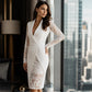 Vestido ajustado elegante para mujer con cuello en V y mangas de encaje